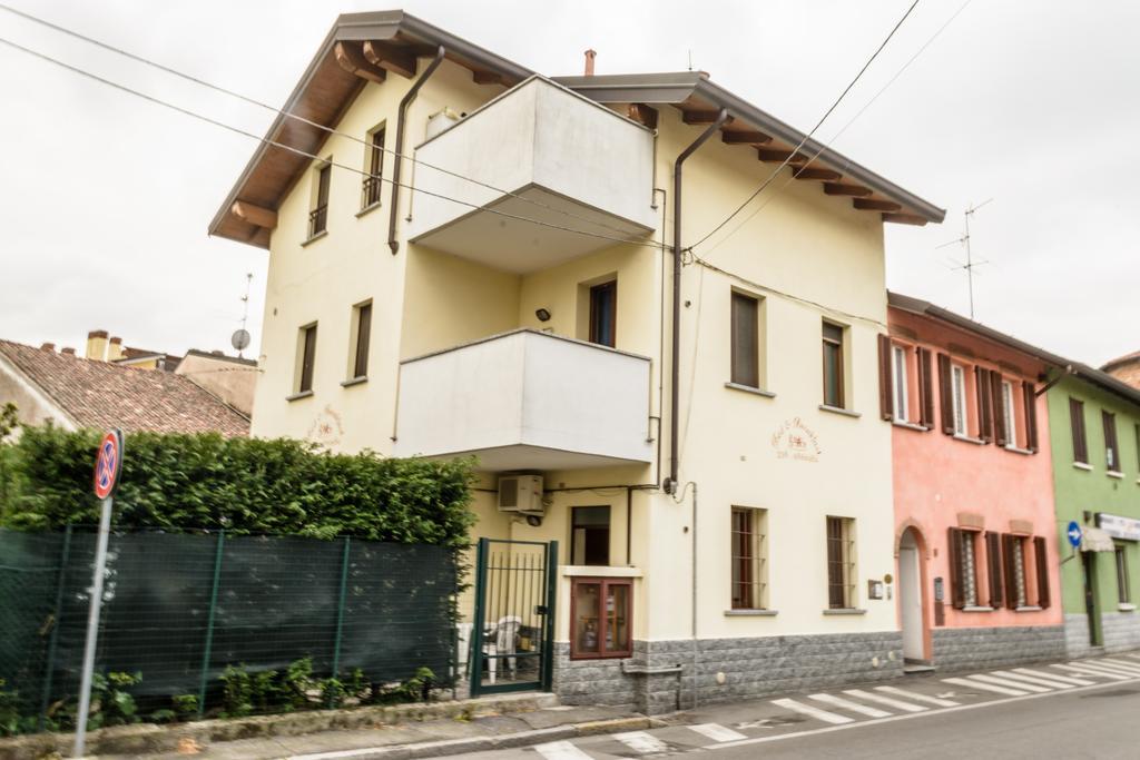 Bed And Breakfast Linate Peschiera Borromeo Exterior foto